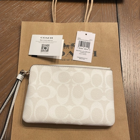 NWT COACH WRISTLET  - signature cream zip - giftable with Coach bag - Picture 2 of 4